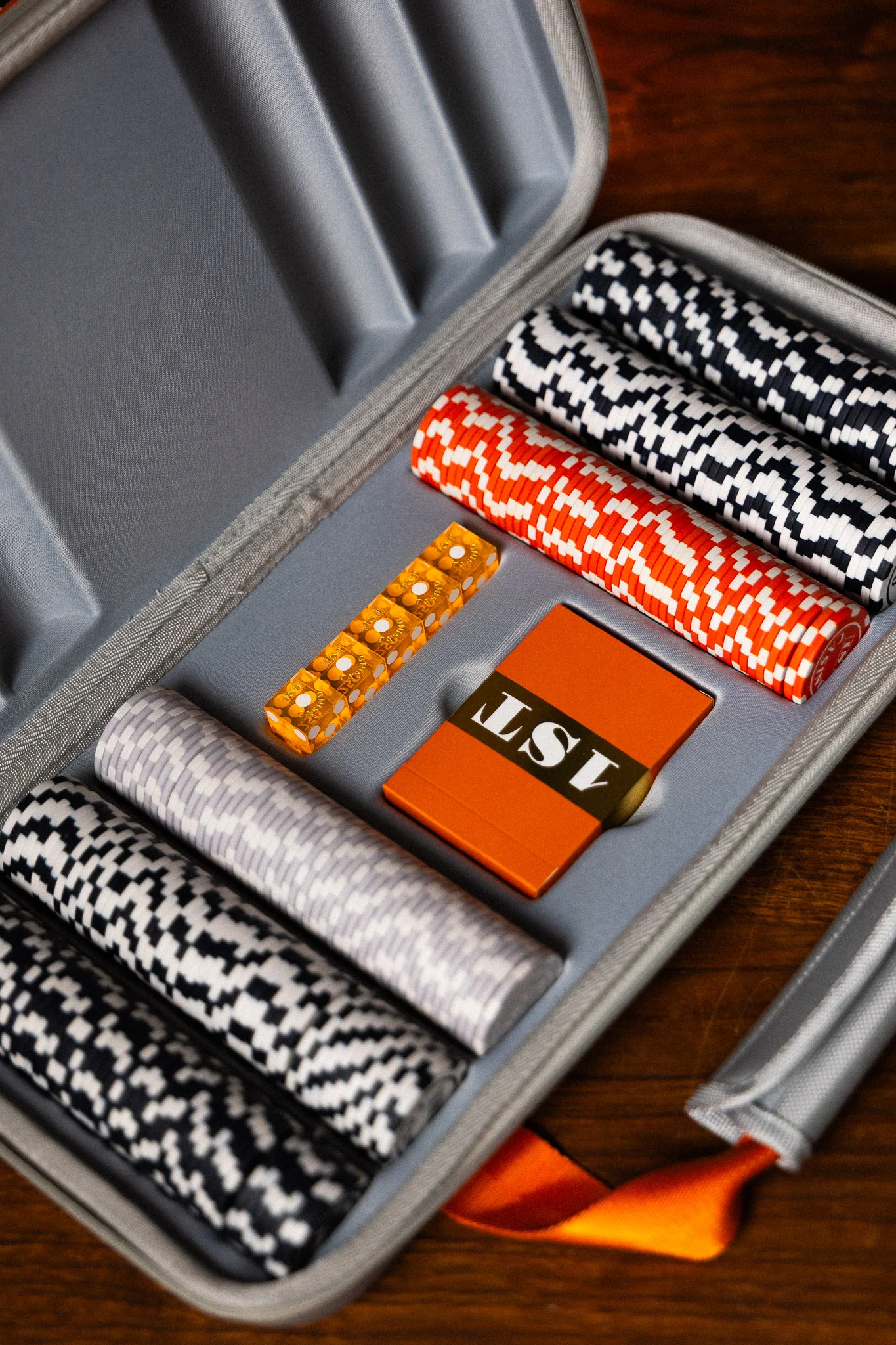 1ST Casino - Poker Set - Image 14