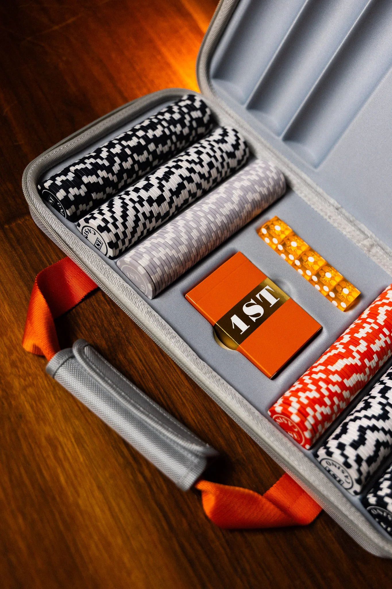 1ST Casino - Poker Set - Image 6